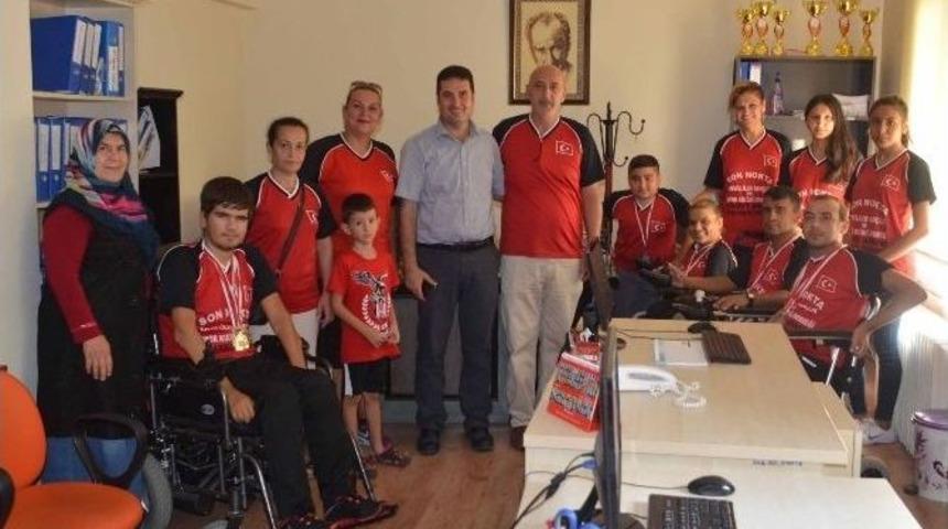 Ataşbak: &ldquo;sporcularımız İ&ccedil;in İmkanlarımızı Zorluyoruz&rdquo;