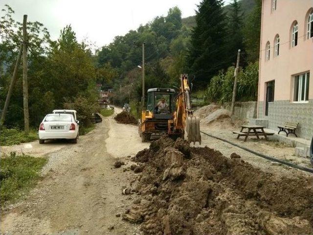 Akçakoca’da Köylerde İsale Hattı Çalışmaları Sürüyor