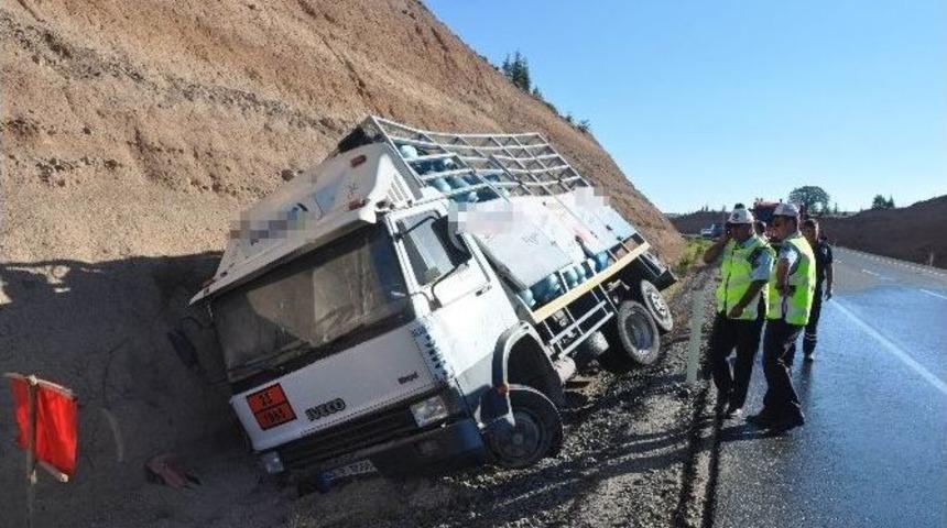 T&uuml;p Y&uuml;kl&uuml; Kamyonet Kaza Yaptı: 1 Yaralı