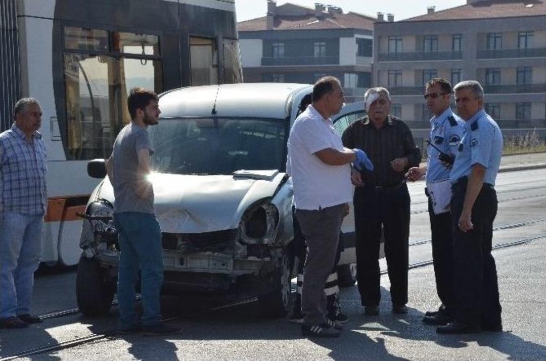 Canını Değil Kaza Yaptığı Aracını D&uuml;ş&uuml;nd&uuml;