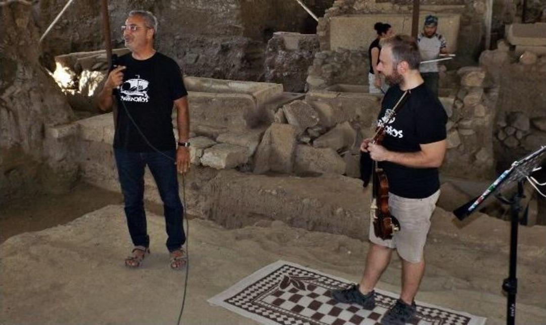 Kazma K&uuml;rek Sesine, Klasik M&uuml;zik Notaları Karıştı