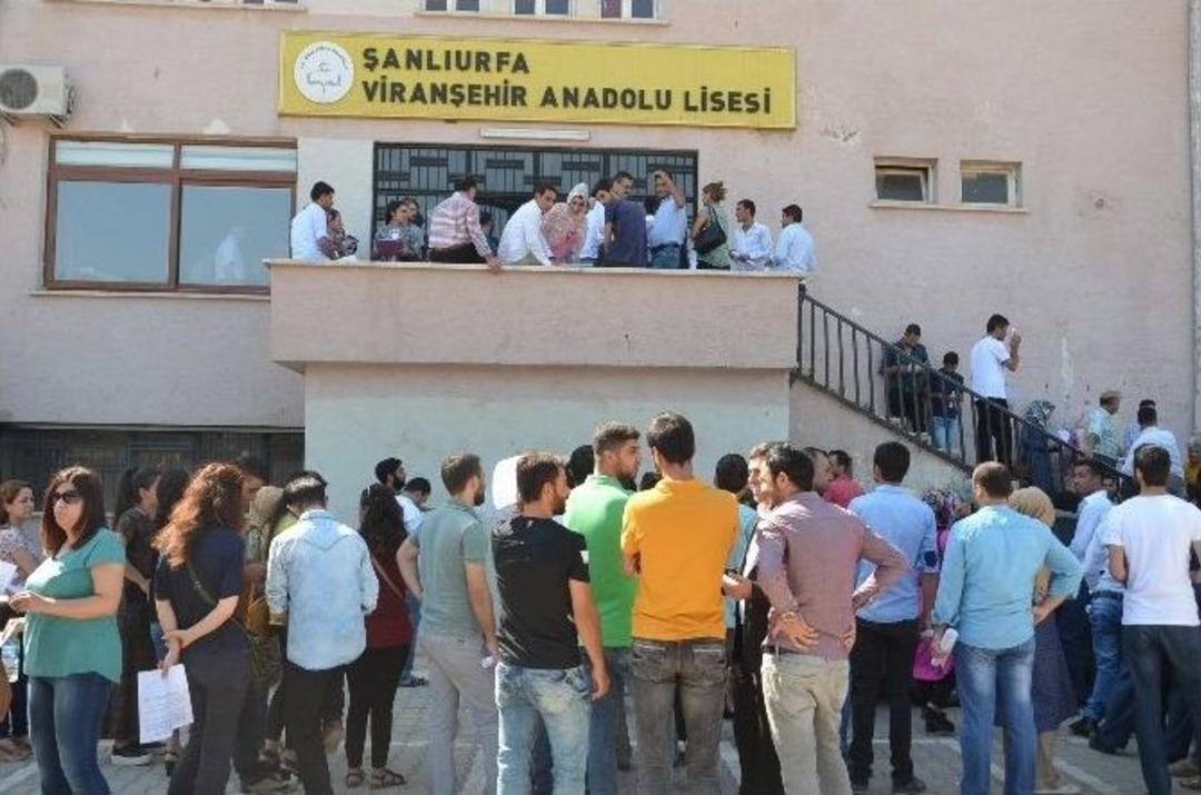 Viranşehir De S&ouml;zleşmeli &Ouml;ğretmenler İ&ccedil;in M&uuml;lakatlar Başladı