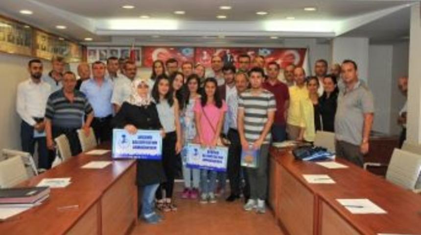 Akşehir Belediyesi Başarılı &Ouml;ğrencileri &Ouml;d&uuml;llendirdi