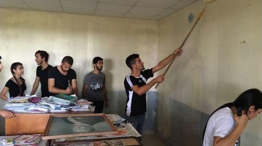 Chp&rsquo;li Gen&ccedil;ler K&ouml;y Okulunu Boyadı