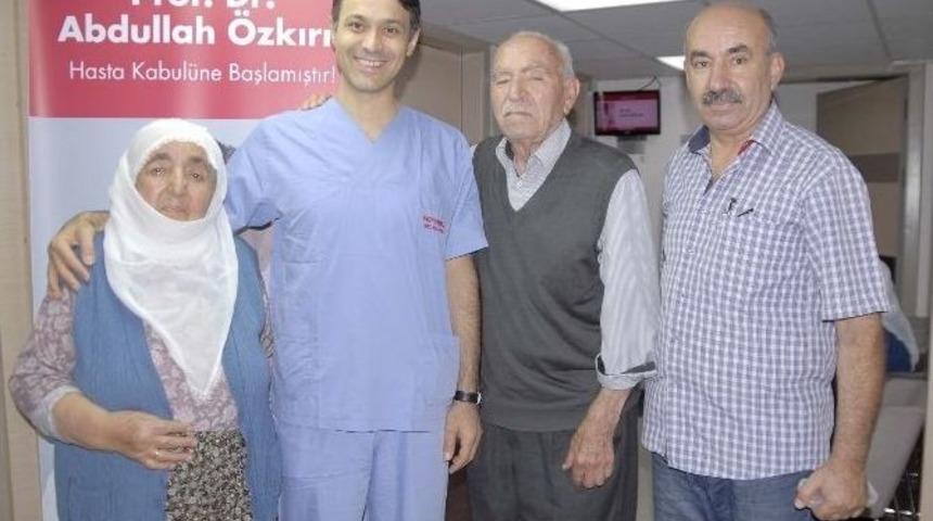 Ailece Aynı G&uuml;n Ameliyat Olup Yeniden G&ouml;rmeye Başladılar