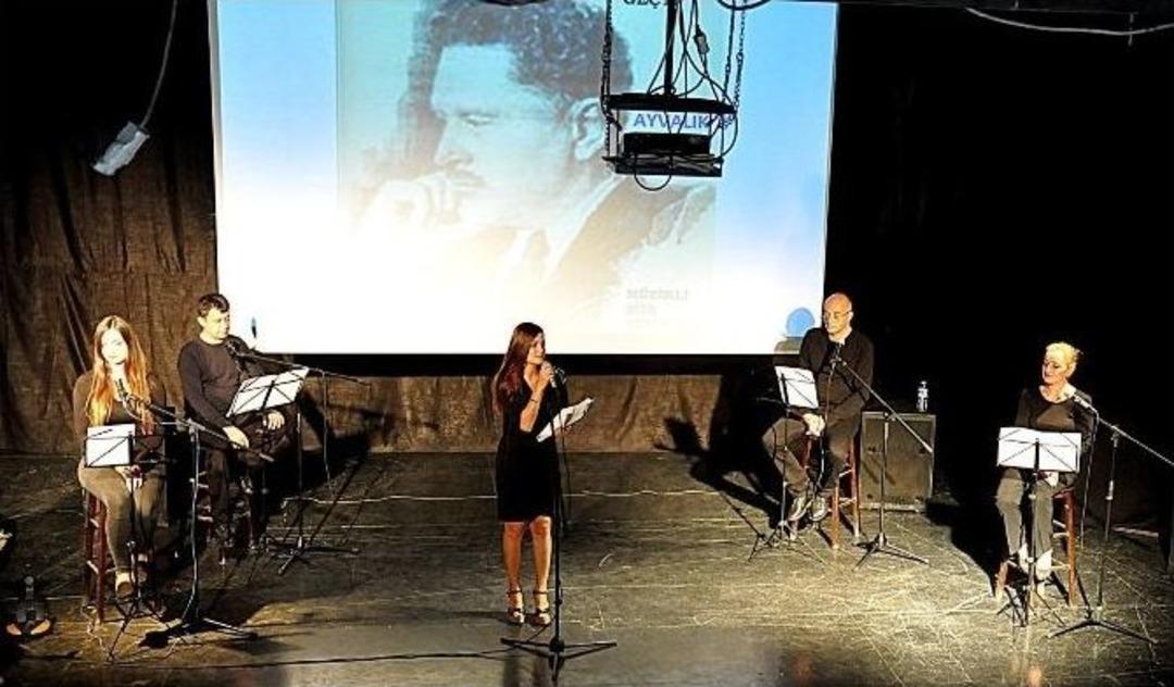 Ayvalık&rsquo;ta Nazım Hikmet Şiirleriyle Anıldı