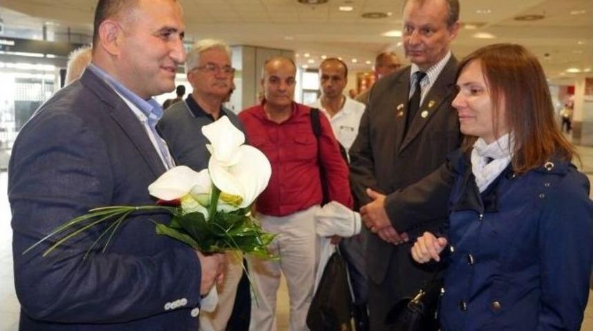 Trabzon Heyeti Macaristan&rsquo;da &Ccedil;i&ccedil;eklerle Karşılandı