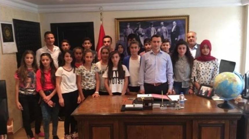 Beyt&uuml;şşebap&rsquo;ta Başarılı &Ouml;ğrenciler &Ouml;d&uuml;llendirildi