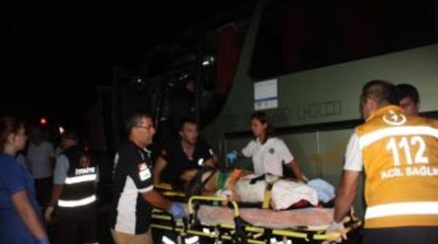 Otob&uuml;s Kazasında Yaralanan Makedonyalı Kadının Ayakları Kesildi