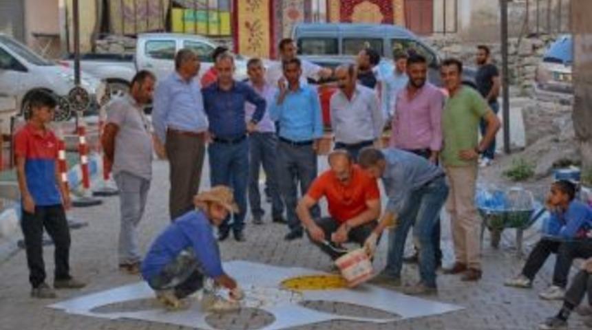 Hakkari&rsquo;nin Şemsiyeli Sokağı Renkleniyor
