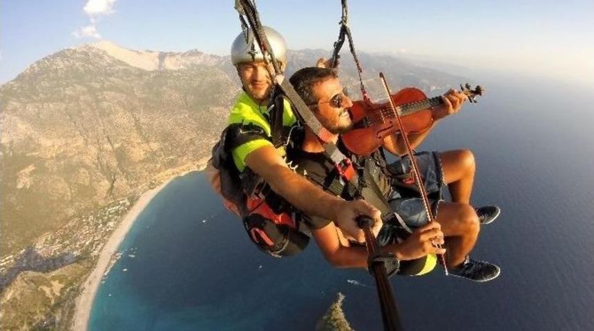 G&ouml;ky&uuml;z&uuml;nde Keman Resitali