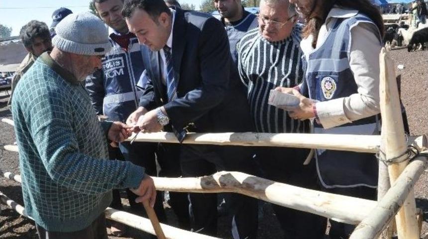 Aksaray&rsquo;da Polis Ekipleri Hayvan Pazarını Denetliyor