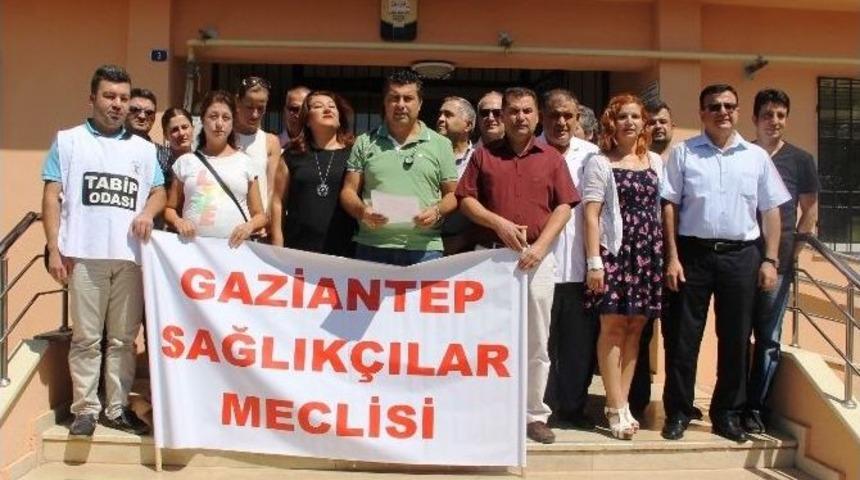 Sağlık&ccedil;ılar Doktora Şiddeti Protesto Etti