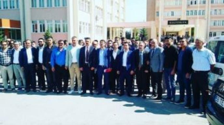 Araştırma G&ouml;revlisinin A&ccedil;ığa Alınmasına &Uuml;lk&uuml;c&uuml;ler Tepki G&ouml;sterdi