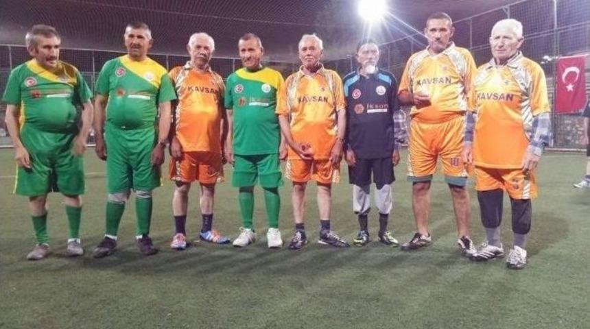 Dedeler Koştu, Torunlar İzledi