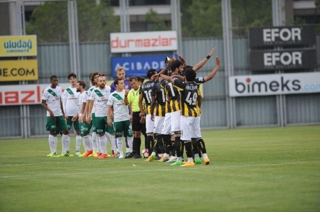 Bursaspor, Arap Ekibini Farklı Mağlup Etti