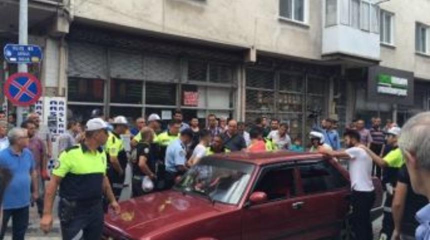 Uşaklıları Bıktıran Trafik Magandaları Polisi Ezmeye Kalktı