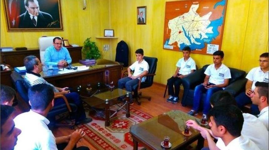 Başarılı Hafızlar Kaymakam Kaya&rsquo;yı Ziyaret Etti