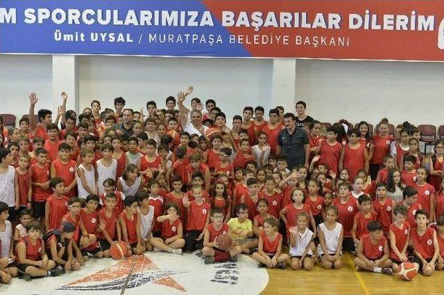 Başkan Uysal, Genç Sporculara Sertifikalarını Verdi