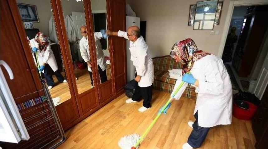 Bağcılar&rsquo;da Bayram &Ouml;ncesi Yaşlı, Bakıma Muhta&ccedil; Ve Engellilerin Evleri Temizleniyor