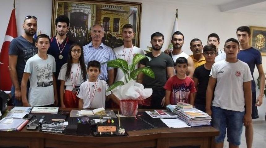 Sporculardan Başkan Kale’ye Teşekkür Ziyareti