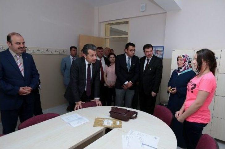 Vali Azmi Çelik, Beylikova İlçesini Ziyaret Etti G5