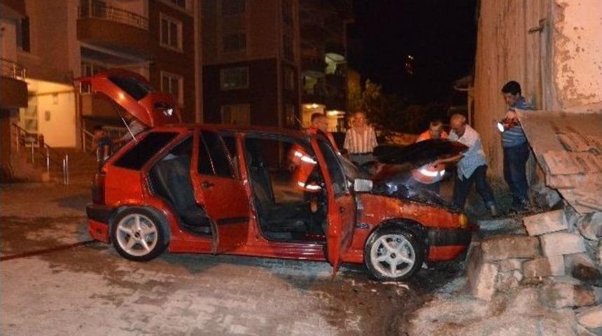 Niksar&rsquo;da Park Halindeki Otomobil Yandı