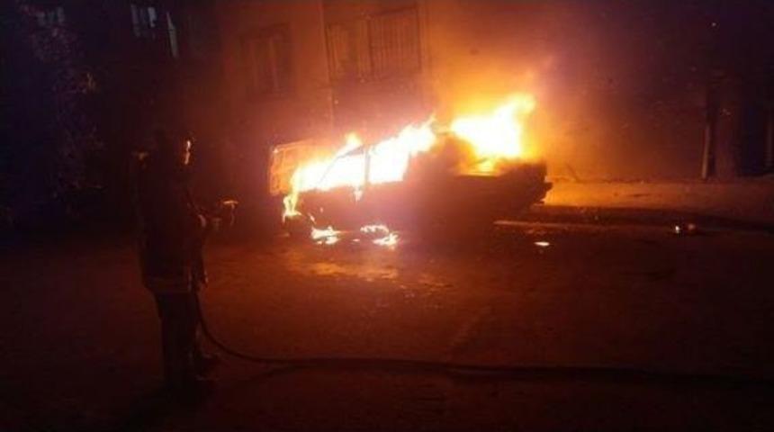 Denizli&rsquo;de Bir Ara&ccedil; Kundaklandı