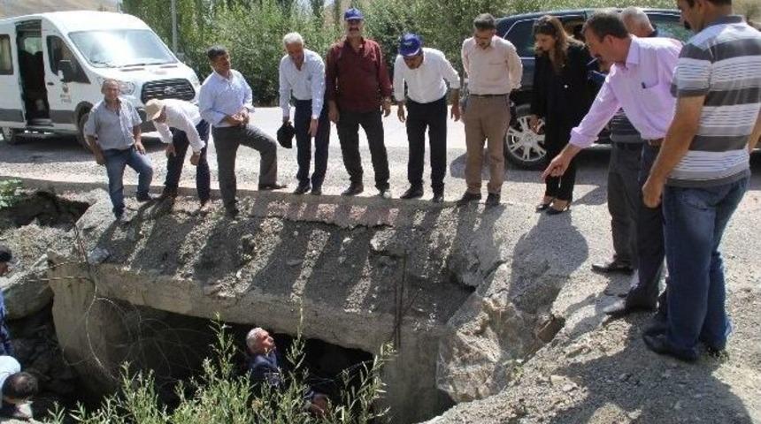 Muhtarlardan Ka&ccedil;ak Suyla M&uuml;cadele &Ccedil;alışması