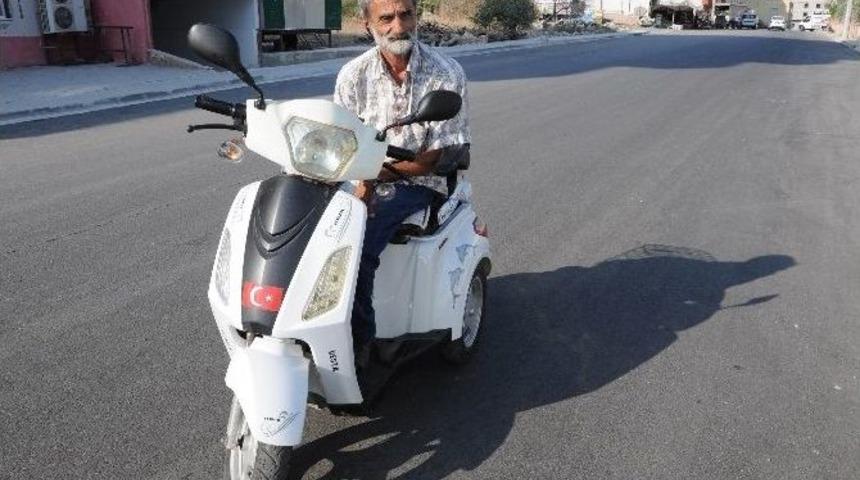 Spastik Fel&ccedil;li Emekli Gazetecinin Ak&uuml;l&uuml; Bisikleti &Ccedil;alındı