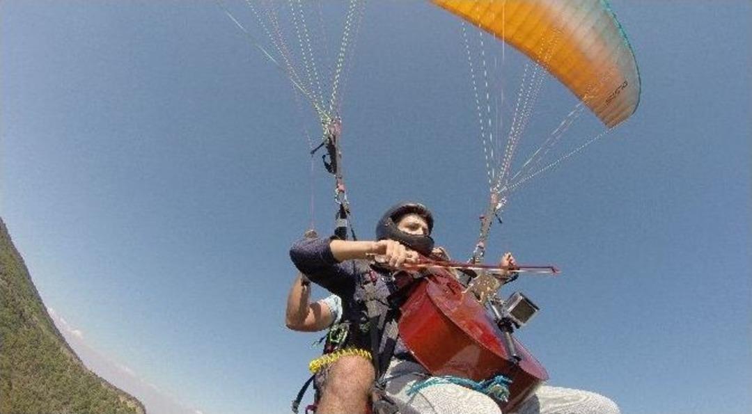 Yt&uuml;&rsquo;l&uuml; &Ouml;ğrenciden 600 Metre Y&uuml;ksekte &Ccedil;ello Şov