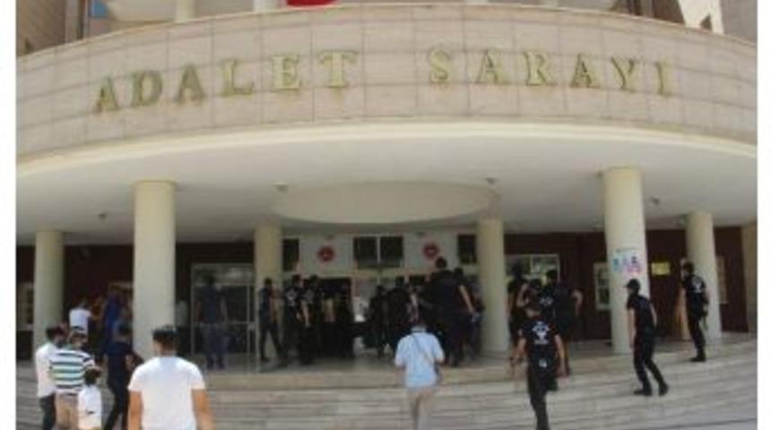 Şanlıurfa&rsquo;da 8&rsquo;i Polis 9 Kişi Tutuklandı