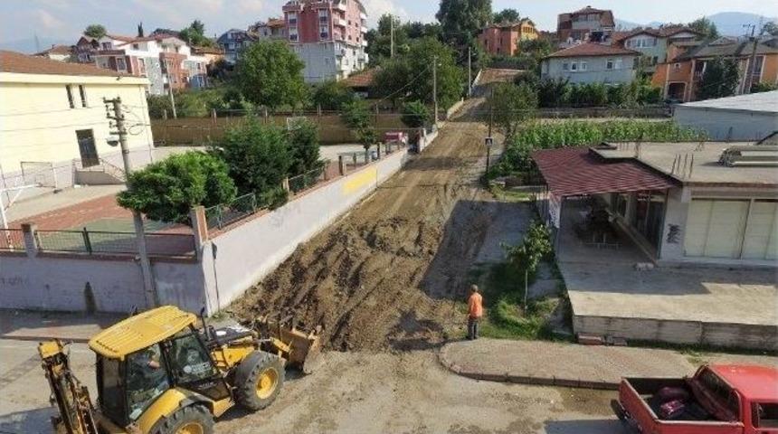 Başiskele&rsquo;de Asfalt Ve Beton Yol &Ccedil;alışmaları S&uuml;r&uuml;yor