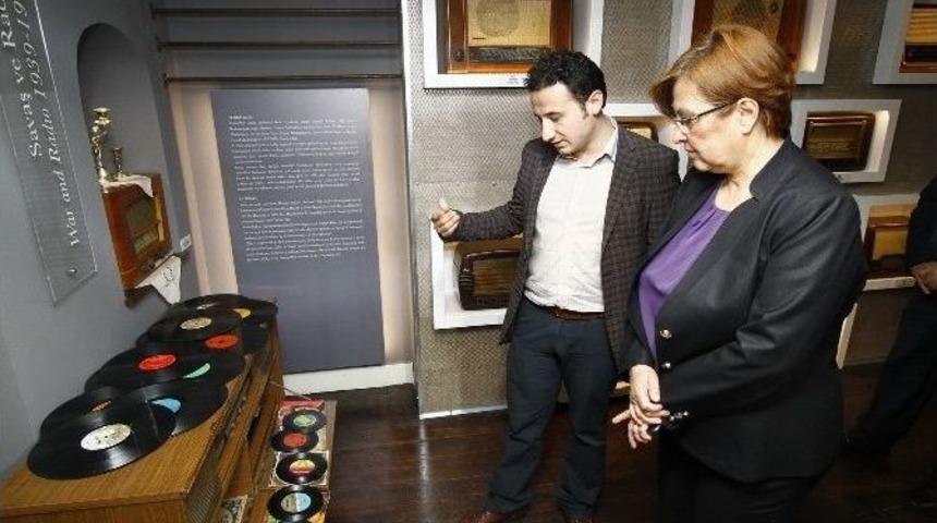 Radyo Ve Demokrasi M&uuml;zesi&rsquo;ne B&uuml;y&uuml;k Onur