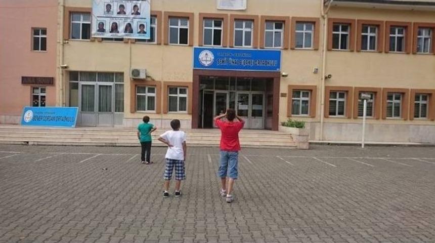 Trabzon&rsquo;da Okul İsimlerinin Değişmesine Tepki G&ouml;sterenlere Şehit Babasından Sert Tepki