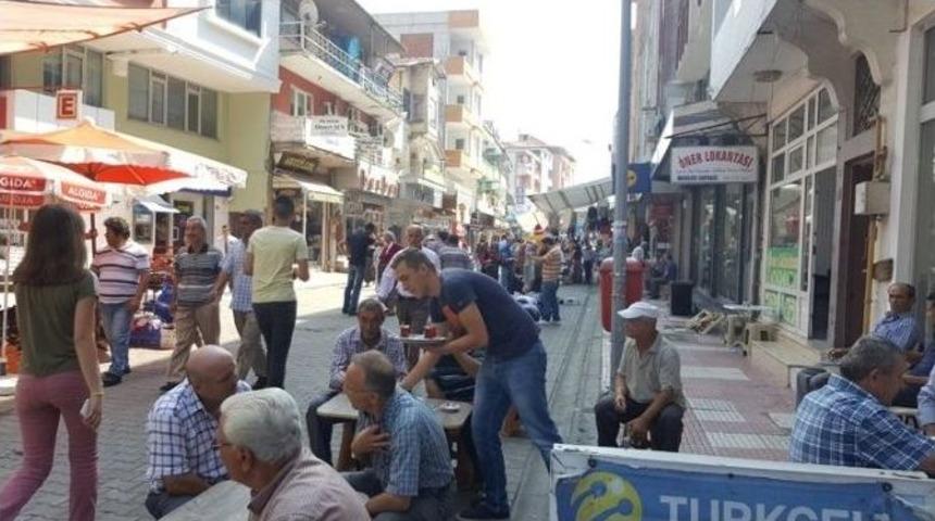 Alaplı&rsquo;da Vatandaşlar Bayram Alışverişlerine Başladı