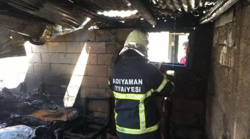 Odunlukta Yangın &Ccedil;ıktı