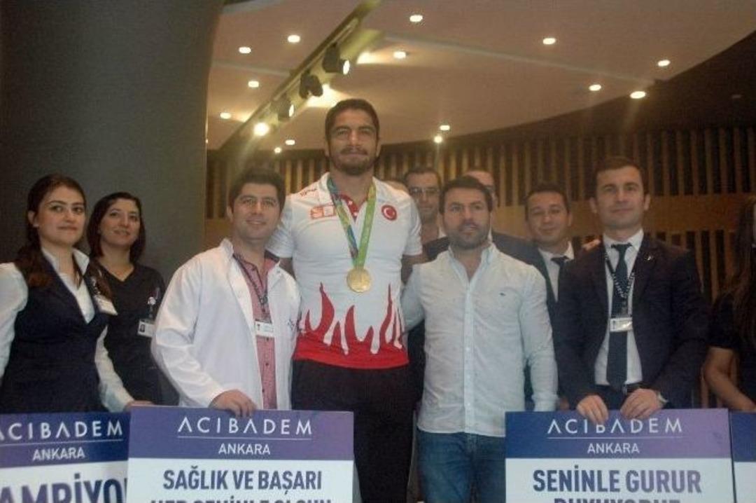 Taha Akg&uuml;l: "benim İ&ccedil;im &Ouml;nemli Olan İstiklal Marşı&rsquo;nı Dinletebilmekti"