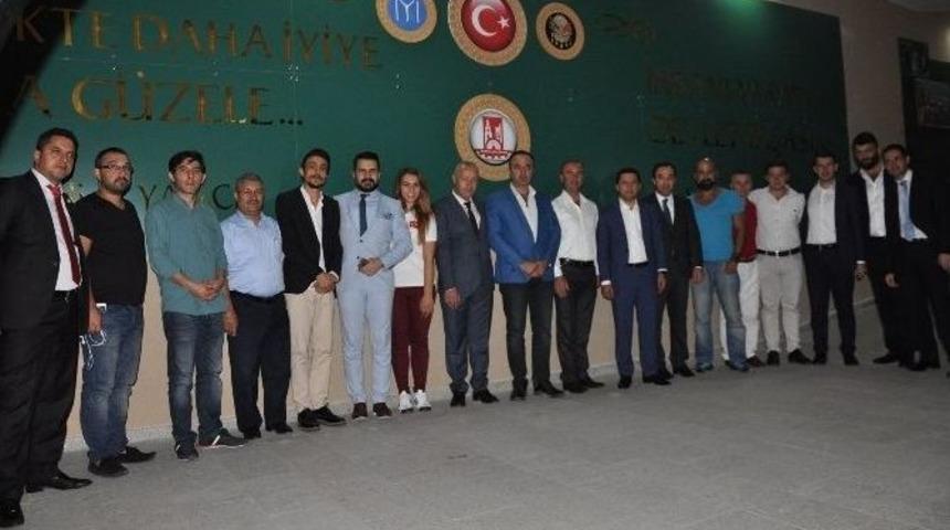 Şeyh Edebali T&uuml;rbesinde Dua Eden 15 Temmuz Kahramanları Tarih Şeridine Hayran Kaldı