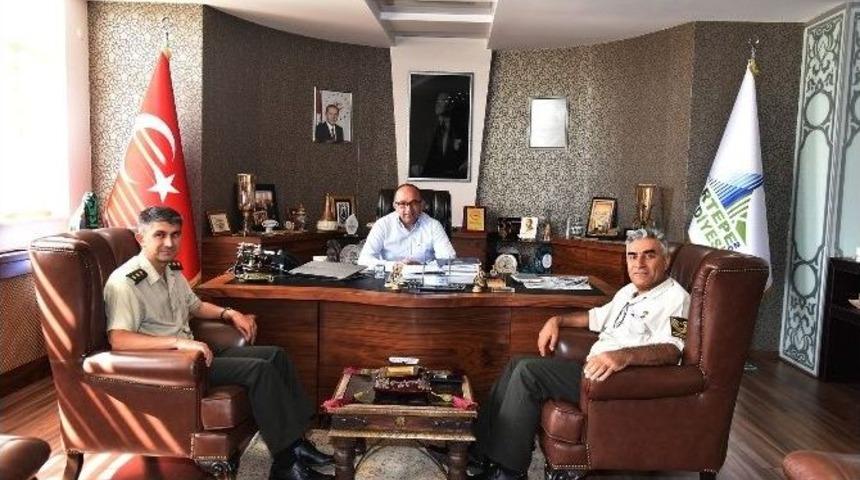 Başkan &Uuml;z&uuml;lmez, Y&uuml;zbaşı G&uuml;ler&rsquo;i Makamında Ağırladı