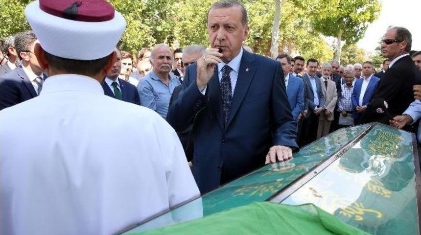 Cumhurbaşkanı Erdoğan, İ&ccedil;yer&rsquo;in Cenaze Namazına Katıldı