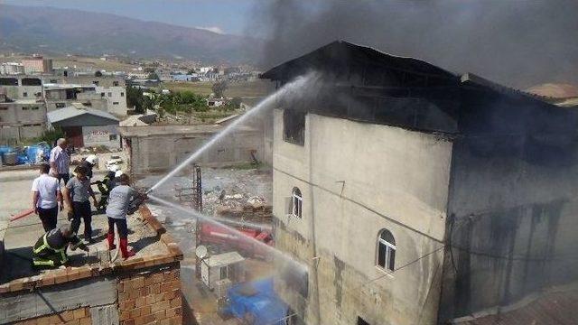 Antakya Dericiler Sitesi’nde Yangın Paniği