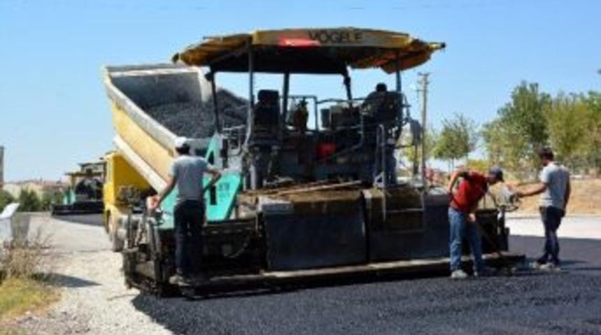 Aksaray Belediyesi Sıcak Asfaltta Hız Kesmiyor