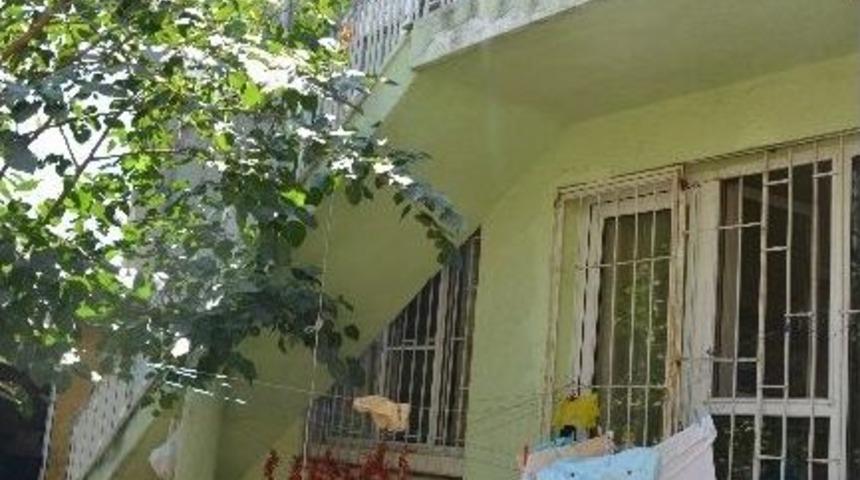 S&ouml;ke&rsquo;de İkinci Kattan D&uuml;şen Şahıs Acı İ&ccedil;inde Yardım Bekledi