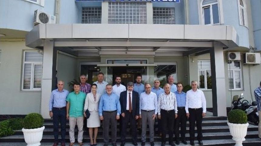 Başkan &Uuml;z&uuml;lmez, Ak Parti Protokol&uuml; Ağırladı