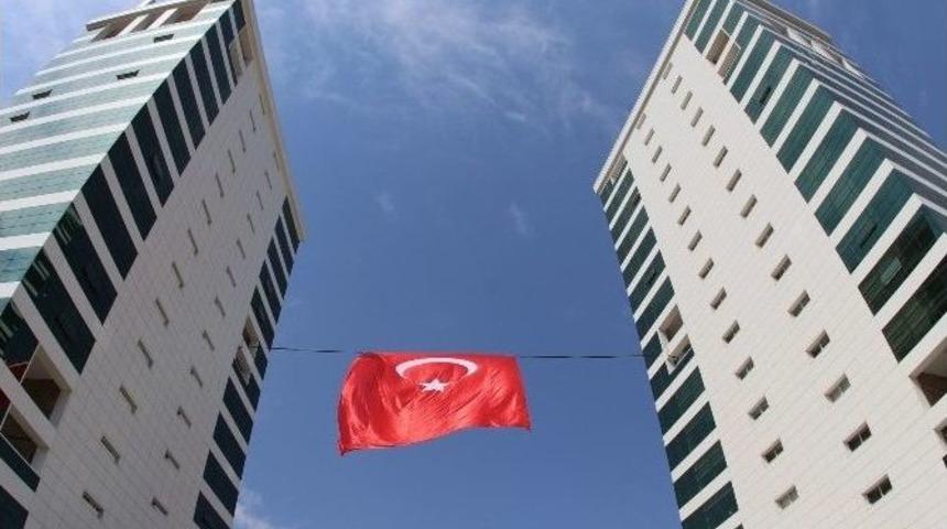 Dev T&uuml;rk Bayrağı &Ccedil;ok Yakıştı