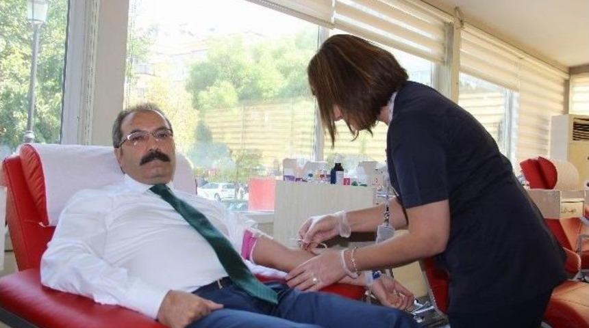 Ga&uuml;n Rekt&ouml;r&uuml; Ali G&uuml;r Don&ouml;r Oldu