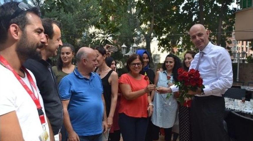 Turistler, Batman’da Güllerle Karşılandı