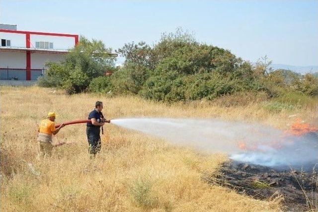 Sanayi Bölgesinde Çıkan Yangın Korkuttu