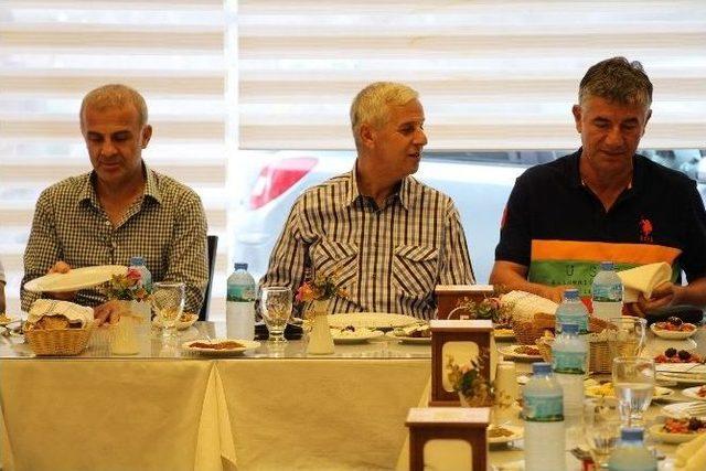 Söke Futbolun Efsaneleri Giray Bulak Ve Oğuz Çetin’i Ağırladı